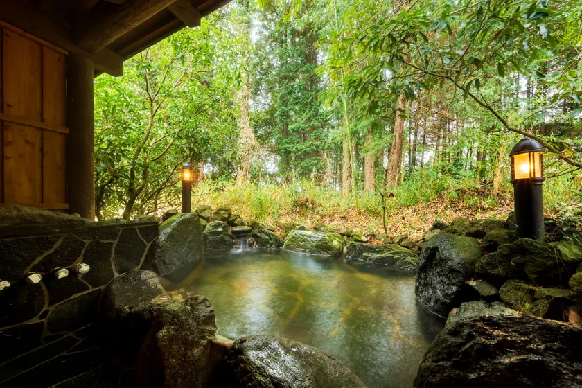 天然温泉 露天風呂付コテージ 山樹荘 - Image 1