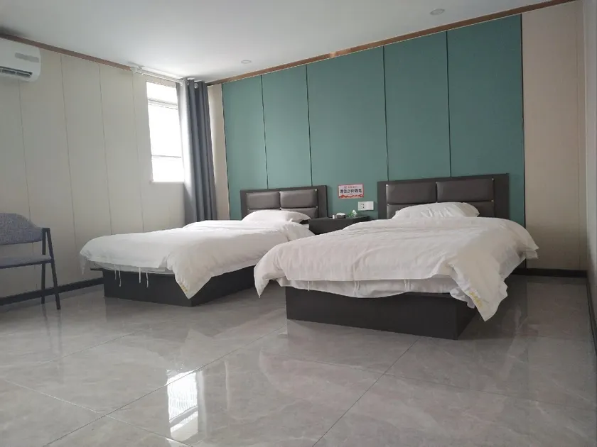 Shenghe Hotel - Image 1