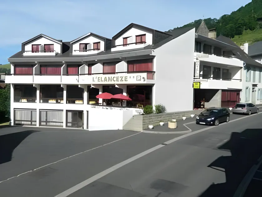 Logis Hotel L'Elanceze - Image 1