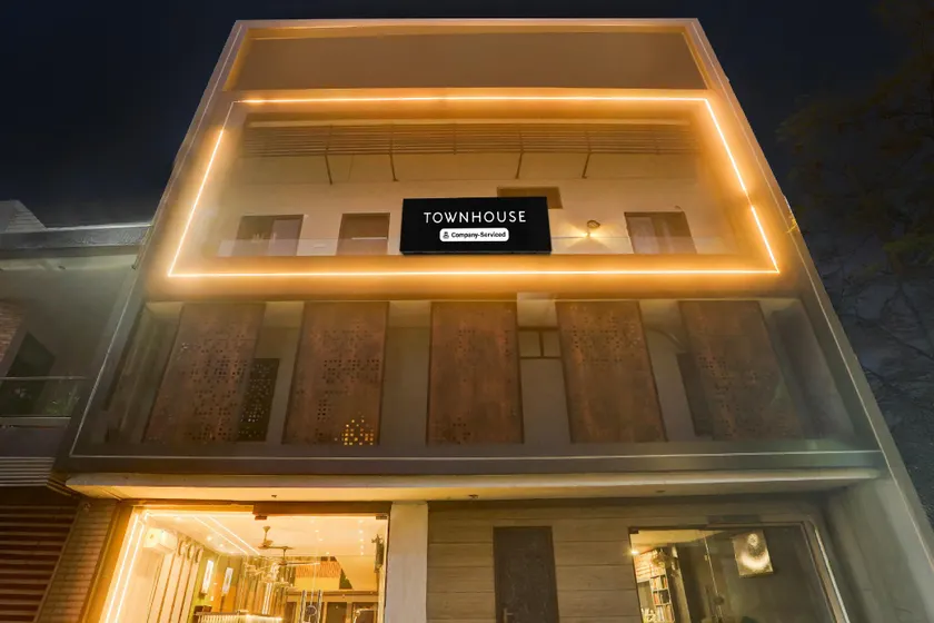Super Townhouse by OYO Haibowal Chowk Near DMC - Image 1