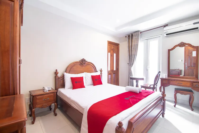 Golden View Hotel - Image 1