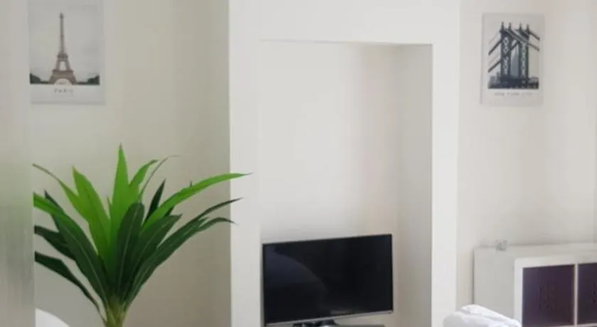 Mirandas Place - Image 1