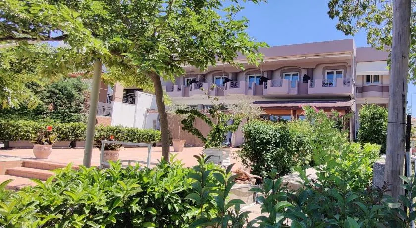 Akrotiri Apartments Pefki Evia - Image 1