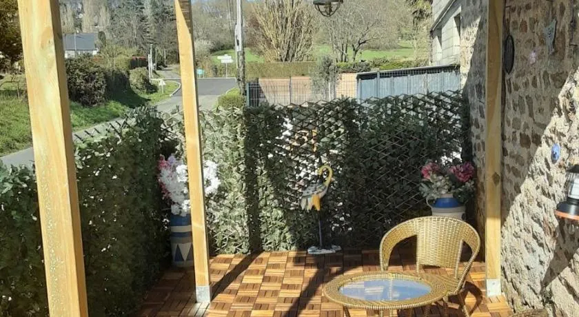 Le Petit Montceaux - Image 1
