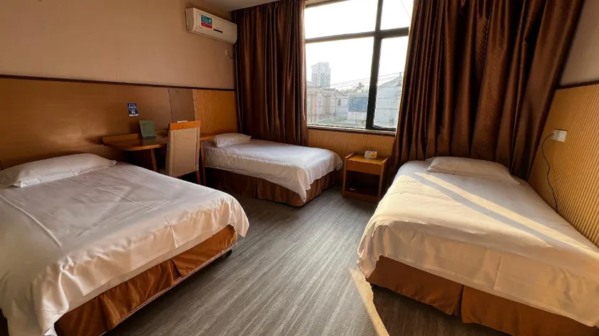 Lexin Business Hotel - Image 1