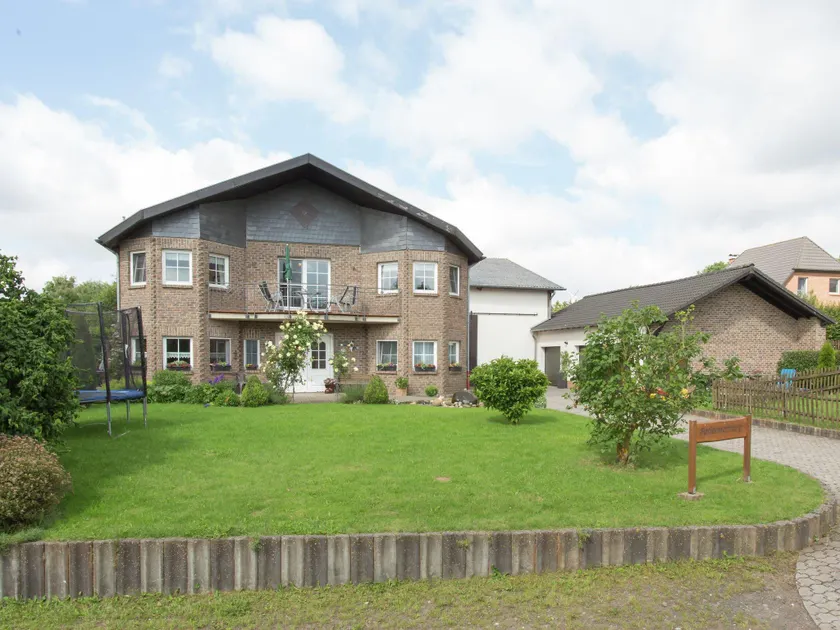 Large holiday residence in a quiet location near Bad Münstereifel. - Image 1