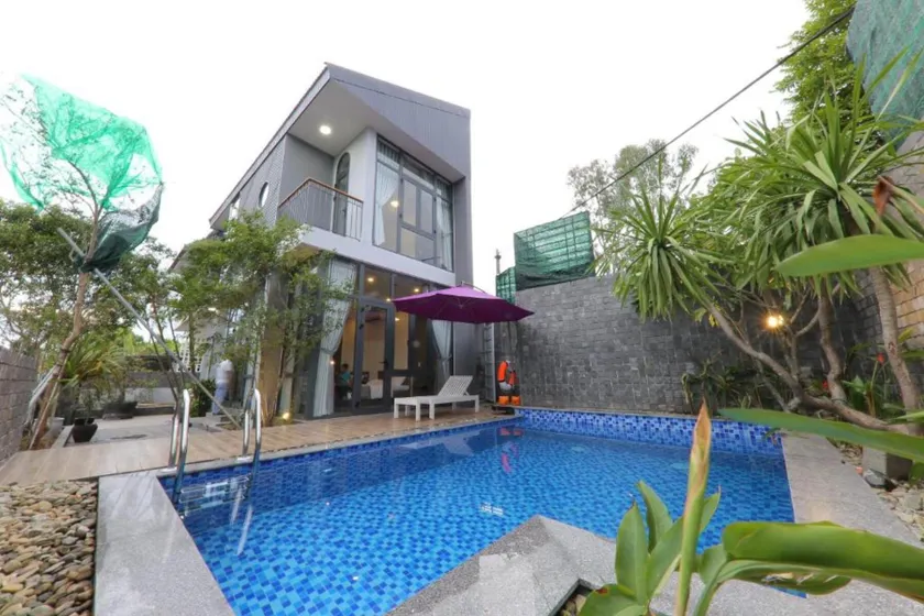 Hill Bungalow - Image 1