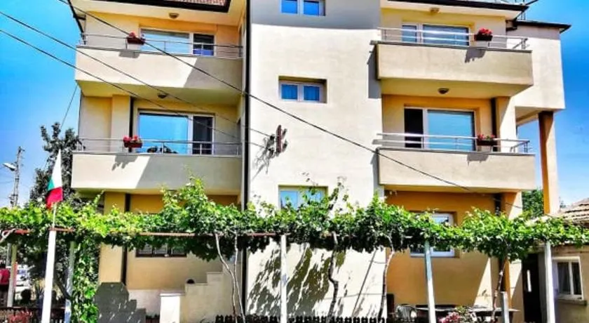 Guest House Dimi - Image 1