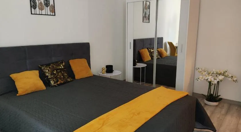 Love Lair Apartman - Image 1