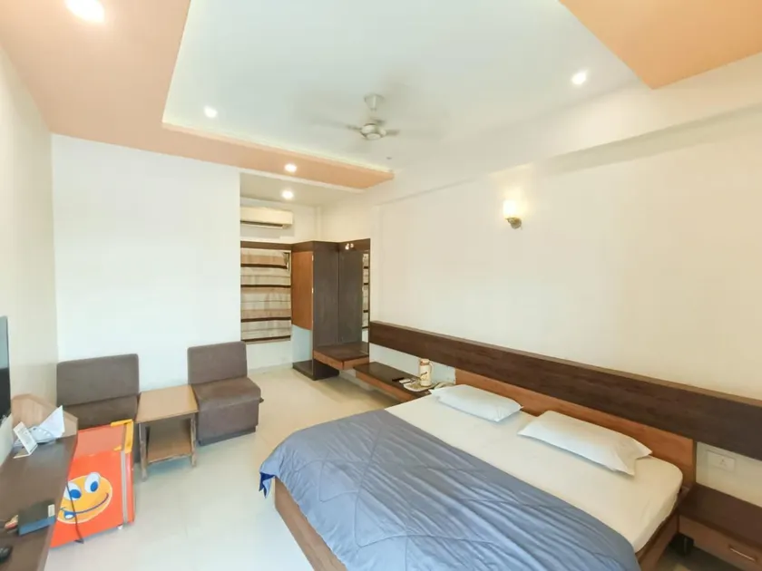 Hotel Mahendra - Image 1