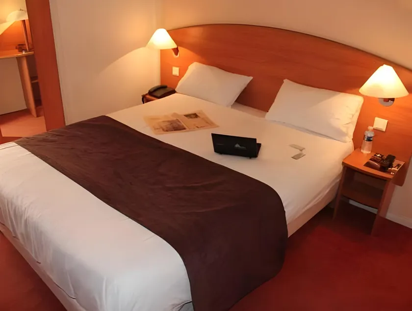 Central Hotel - Image 1