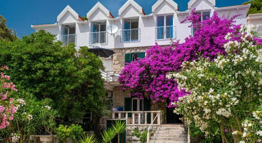 Aurora Beachfront Luxury Rooms&Suites - Image 1