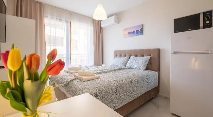 Sunny Dream Apartments - Image 1