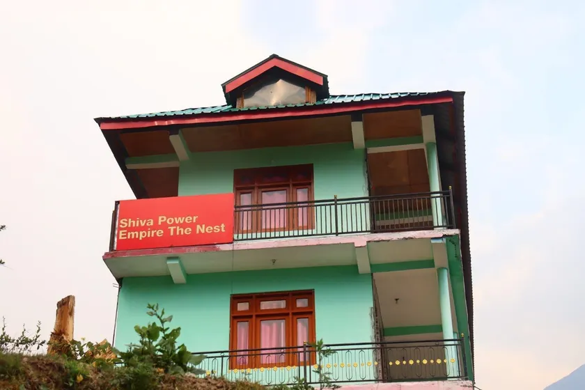 OYO Shiva Power Hotel & Cafe - Image 1