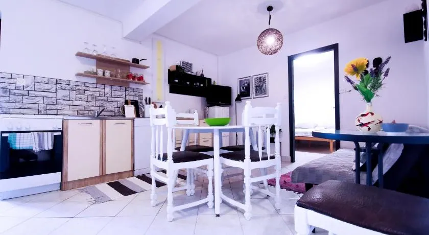 GET IN Apartments - Image 1