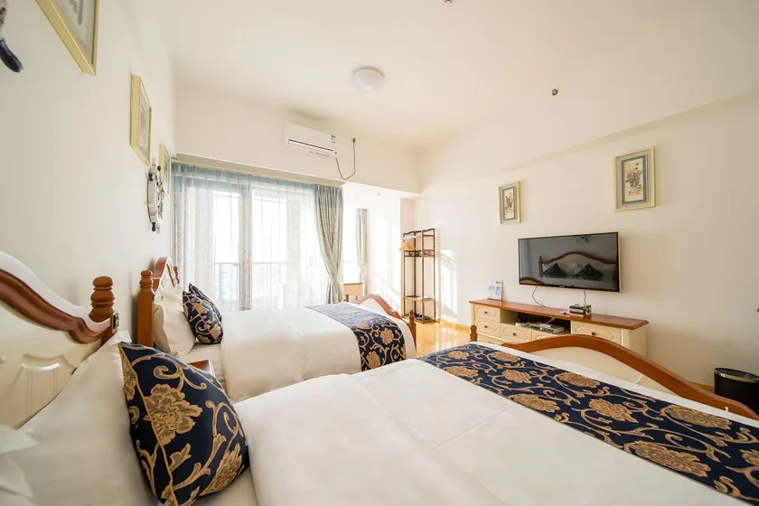 Laisite Theme Apartment (Guangzhou Science City, Greenland Central Plaza) - Image 1