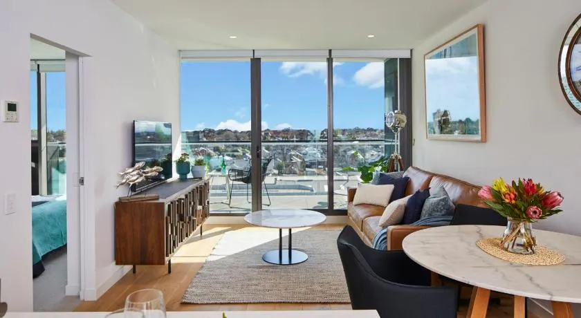 Williamstown Apartment Balcony, Parking & Views - Image 1