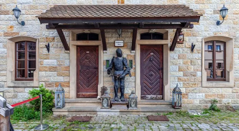Ausgefallenes Ferienhaus WAFFENKAMMER im Rittergut Leppersdorf für 7 Personen - Image 1