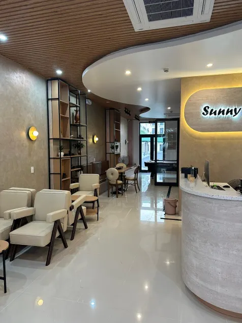 Sunny Hotel - Image 1
