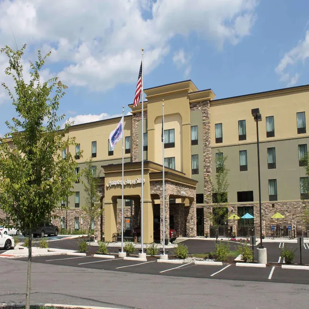 Hampton Inn & Suites by Hilton Stroudsburg Pocono Mountains - Image 1
