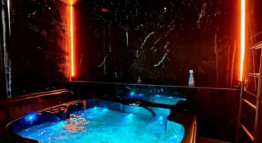 Logement privé avec Jacuzzi haut de gamme ! près de l'Aéroport de Charleroi - Image 1