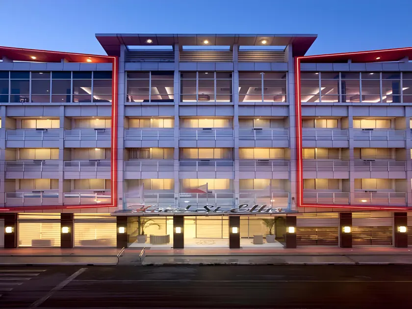 Hotel St. Ellis - Image 1