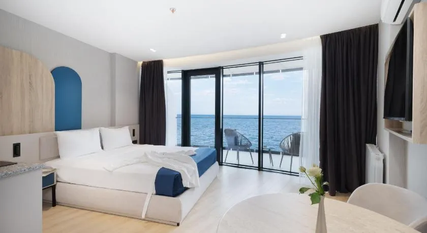 Marina Club - Image 1