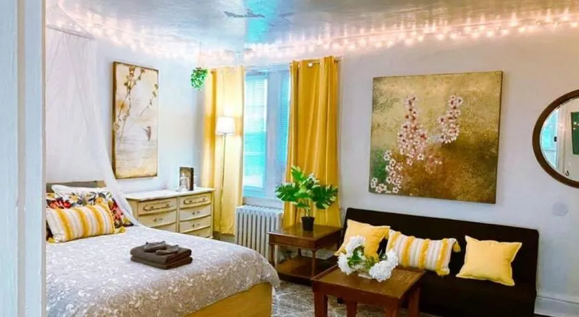 (49.1E) Garden style studio @ Forest Park & City! - Image 1