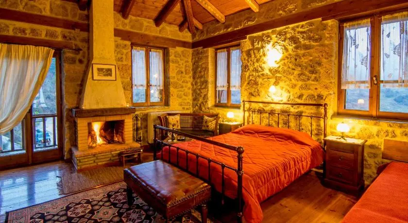 Pigi Tarlampa Hotel - Image 1