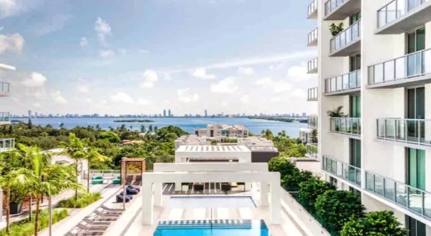 BRAND NEW TOP FLOOR IN THE HEART OF MIAMI - Image 1