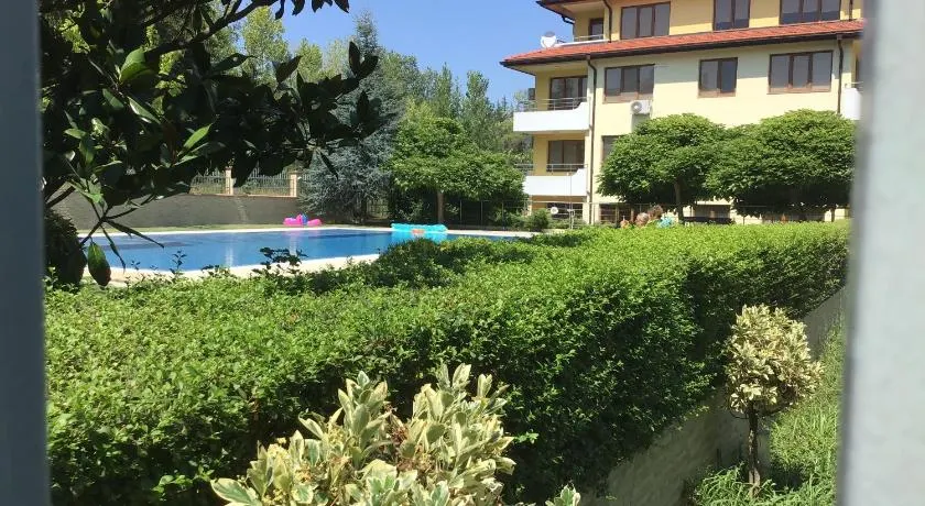 SunnySeasons Apartment with swimming pool view - Image 1