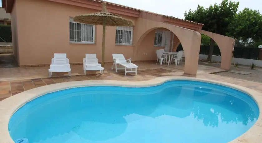 Casa con piscina privada cerca del mar, WiFi gratis, aire opcional, mascotas bienvenidas, playa cercana - ES-184-64 - Image 1
