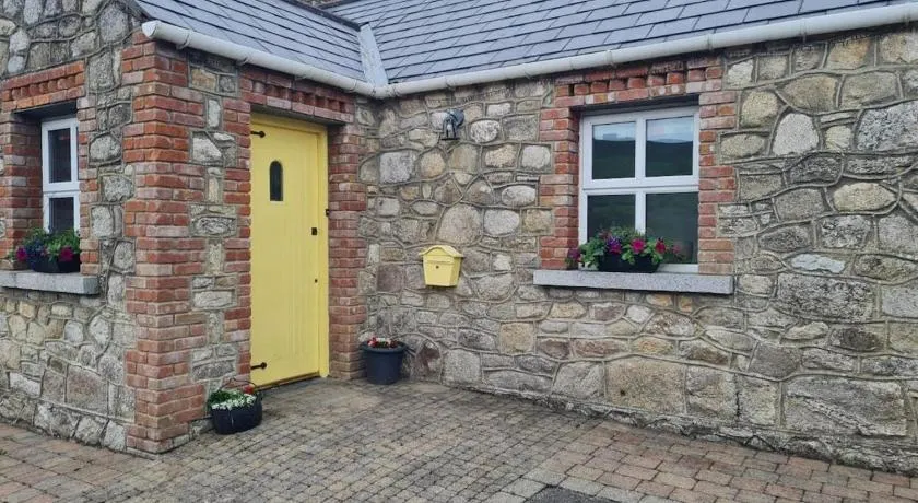 Cottage in the Dublin mountain - Image 1