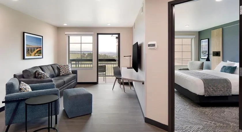 ClubHouse Hotel & Suites Rapid City - Image 1