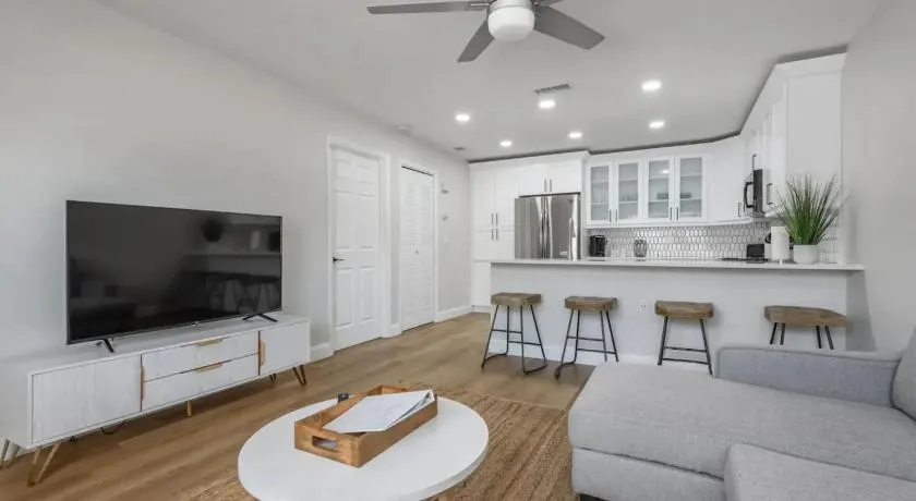 Cozy 1BR Condo Family & Pet Friendly - Image 1
