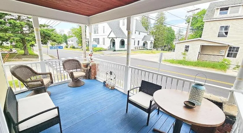 Spacious 4BD apt Sleeps 10 Walk to beach 7 min - Image 1