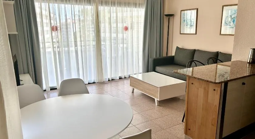 Apartamentos Aventura Salou - Image 1