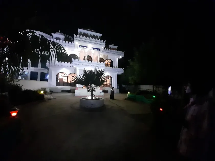 Hotel Khajuraho Inn - Image 1