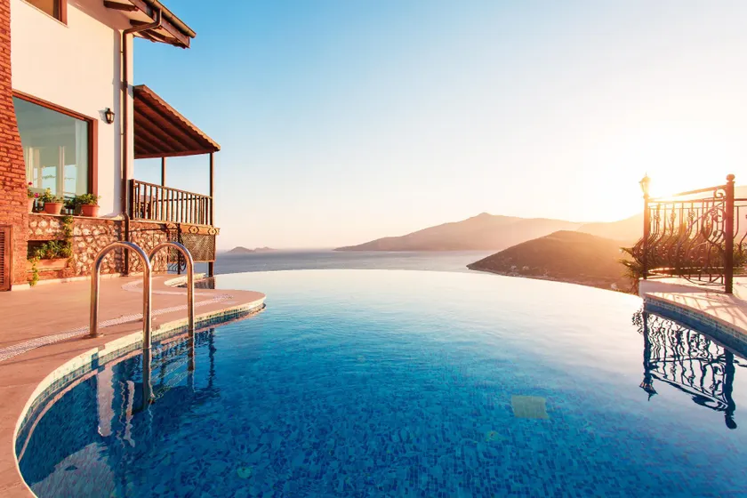 Luxurious Mediterranean Villa with Infinity Pool - Image 1