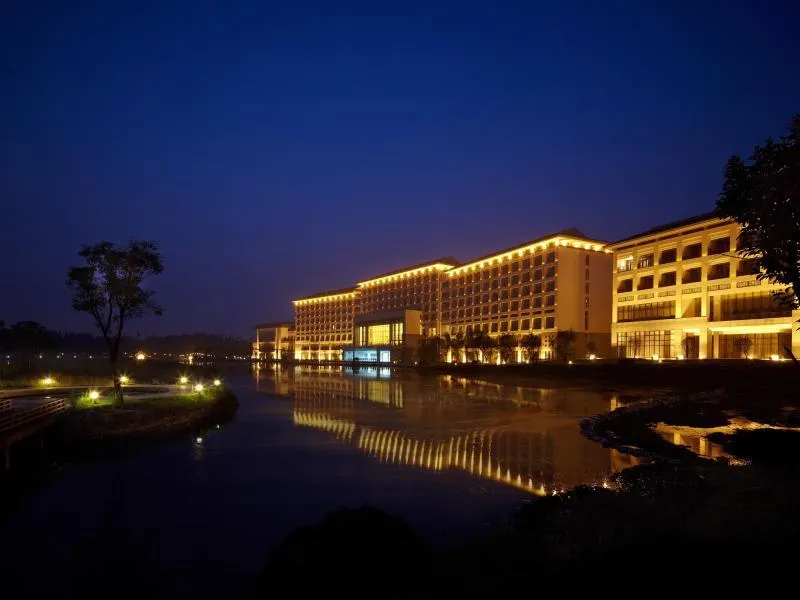 New Century Grand Hotel Huaian - Image 1