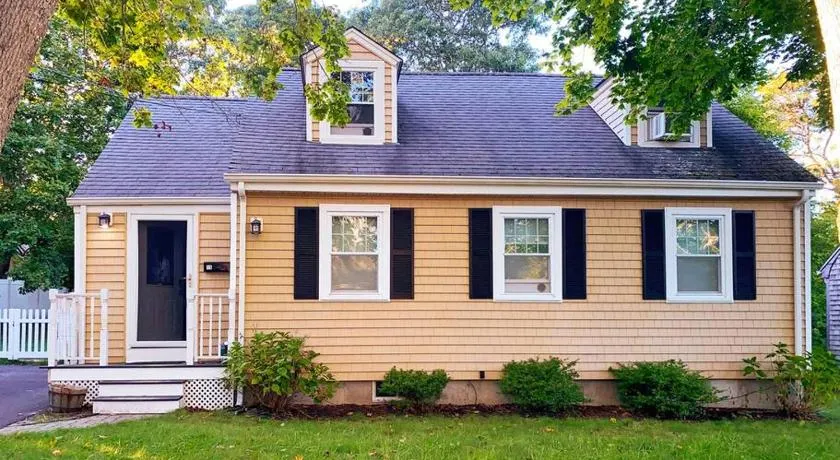 Spacious 4BR Home near Water Park, Pond & Beaches - Image 1