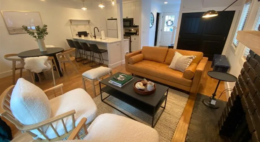 Andora Villa #123 Newly Remodeled 2 BR / 2Bath, Centrally Located, Close to Town Center - Image 1