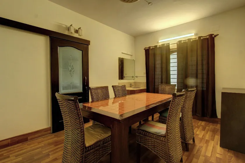 OYO Aiwan E Ashraf Suites Near Snow City - Image 1