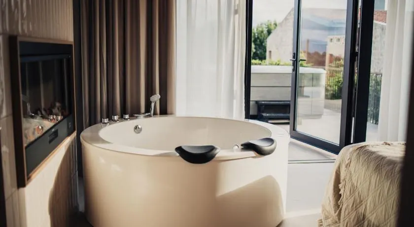 Niditas PREMIUM SUITES & SPA - Image 1
