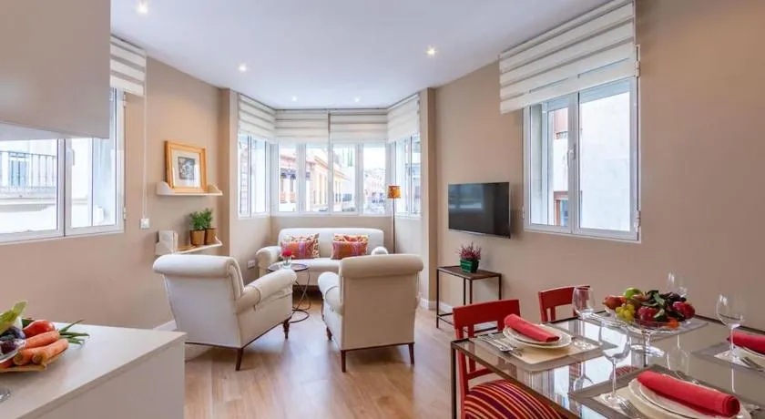 Plaza Nueva Deluxe Suite by Valcambre - Image 1