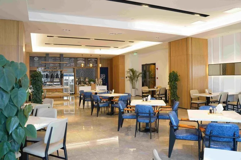 Tongbo Mountain International Hotel - Image 1