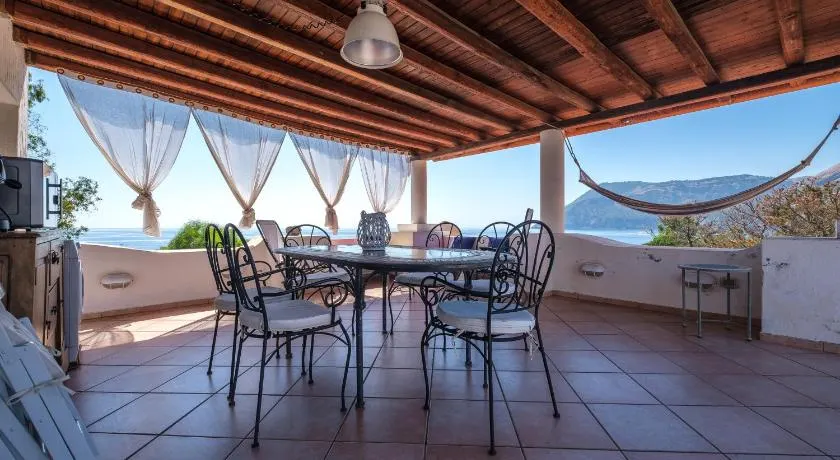 Appartement 'Jera Suite Vista Mare 2' avec vue sur la mer, terrasse privée et Wi-Fi - Image 1