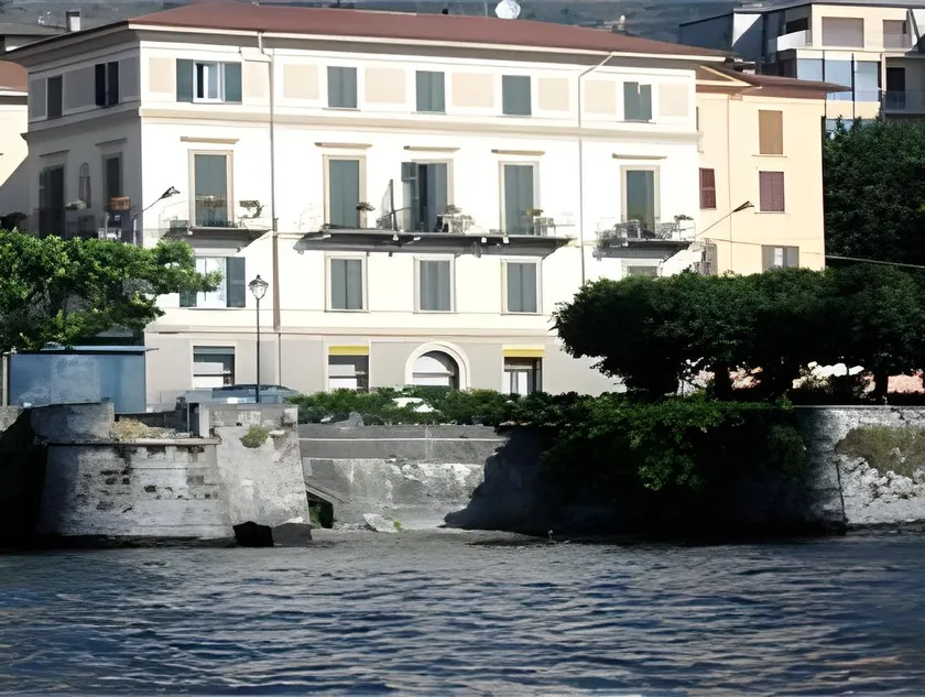 Hotel Riviera - Image 1