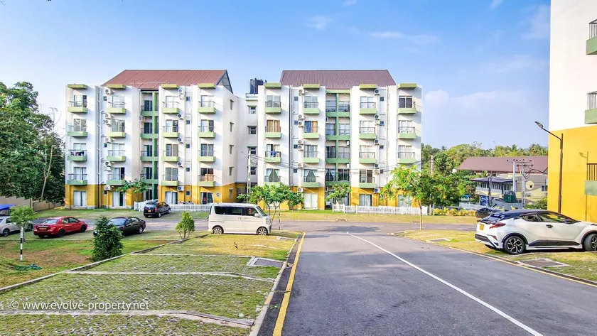 Lovely 2 Bedroom apartment with luxury facilities in Ariyana Resort Athurugiriya - Image 1