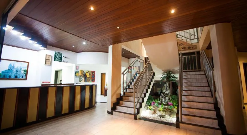 Centerminas Palace Hotel - Image 1